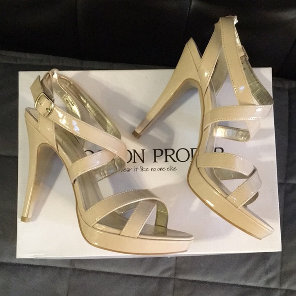Boston Proper Women’s strappy stiletto sandals. - Picture 3 of 12